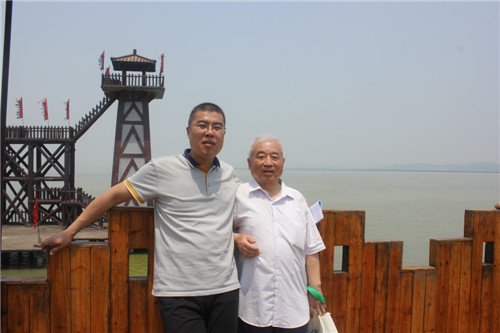 和金屬加工雜志社劉西鷹高工合影